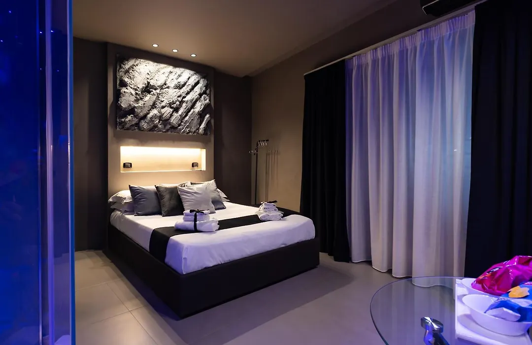 Platinum Suite&Spa-1